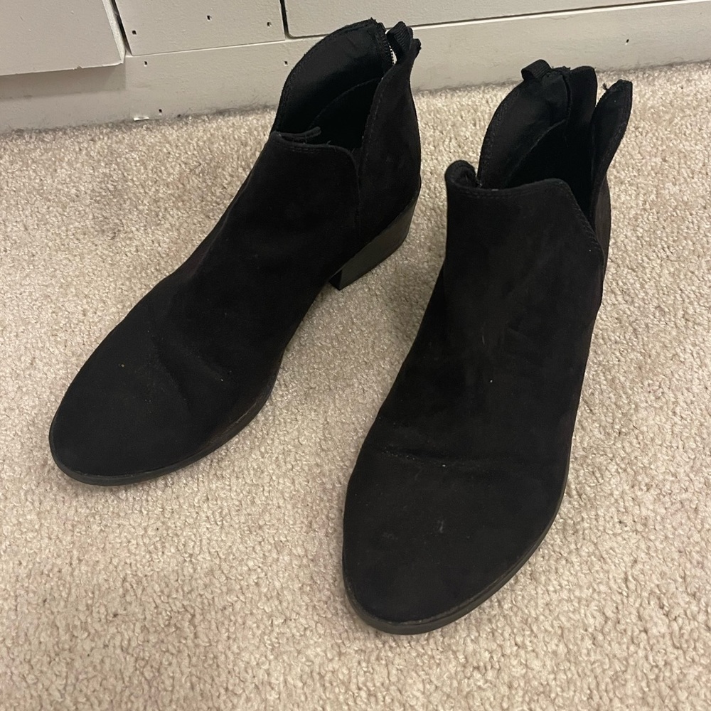 Black Old Navy Girls size 5 Booties